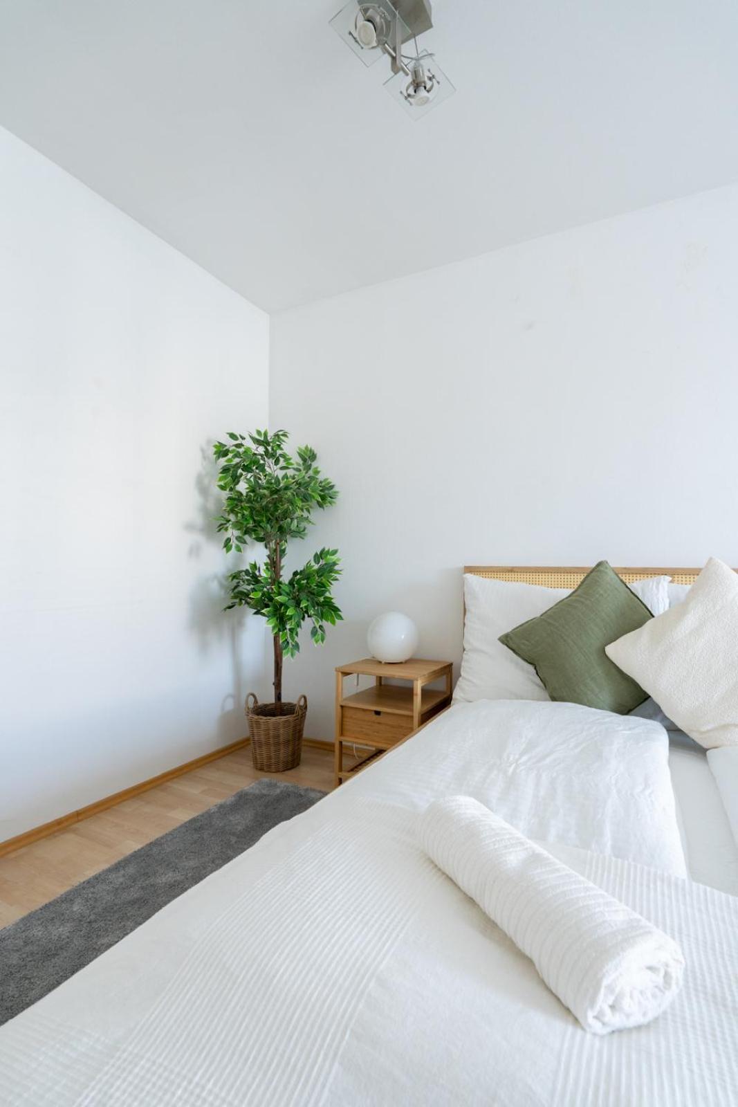 Two Bedrooms - 85 Squaremeters - 4 Min To U6 Dresdner Str Wien Exteriör bild